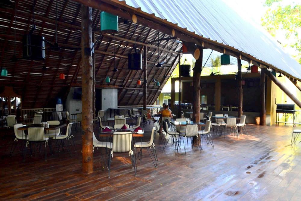 Kottawatta River Bank Resort ウダワラウェ エクステリア 写真