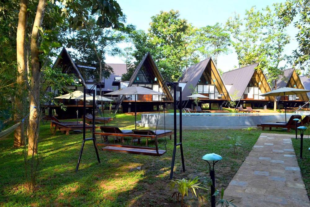 Kottawatta River Bank Resort ウダワラウェ エクステリア 写真
