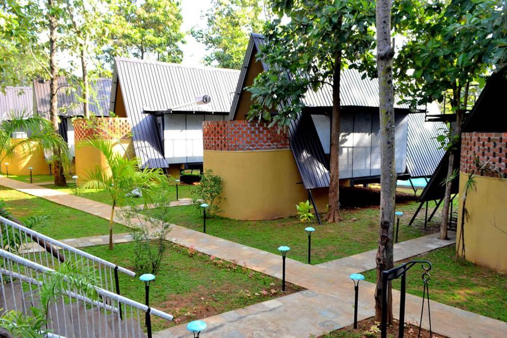 Kottawatta River Bank Resort ウダワラウェ エクステリア 写真