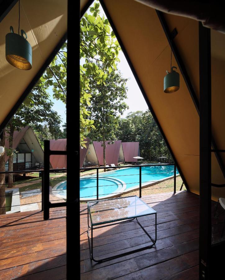 Kottawatta River Bank Resort ウダワラウェ エクステリア 写真