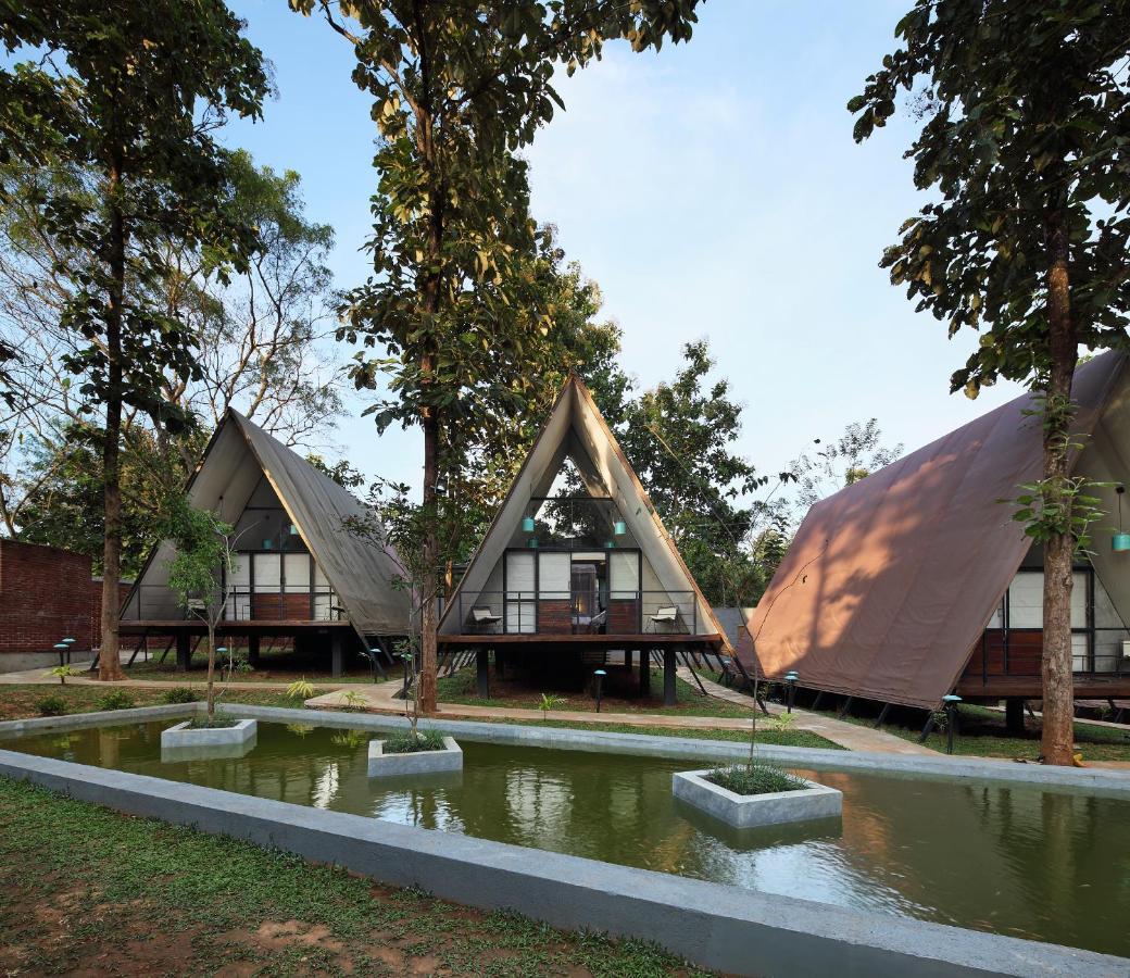 Kottawatta River Bank Resort ウダワラウェ エクステリア 写真
